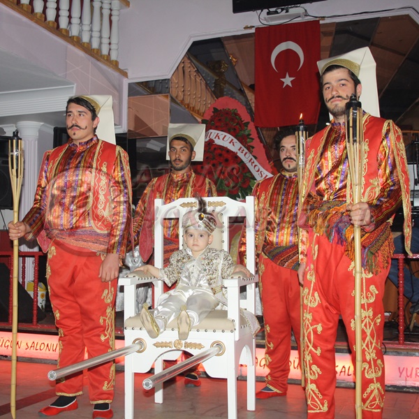 Yeniçerili Sünnet Tahtı